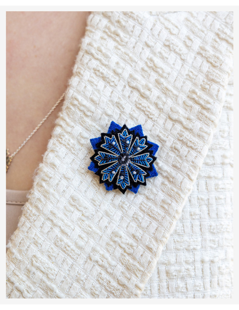 Broche Bleuet de France x Macon & Lesquoy