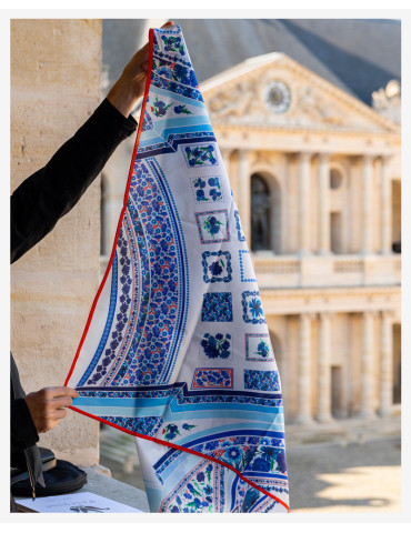 Carré de soie "Triomphe" Bleuet de France x Pétrusse 2